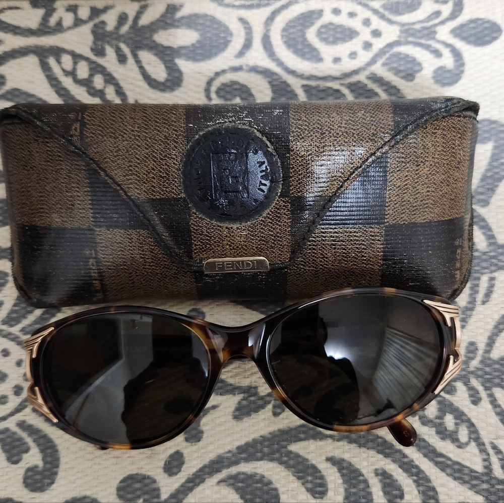 SOLD!!!!!Vintage FENDI Tortoise Sunglasses with Iconic Logo on Temple - Picture 5 of 10